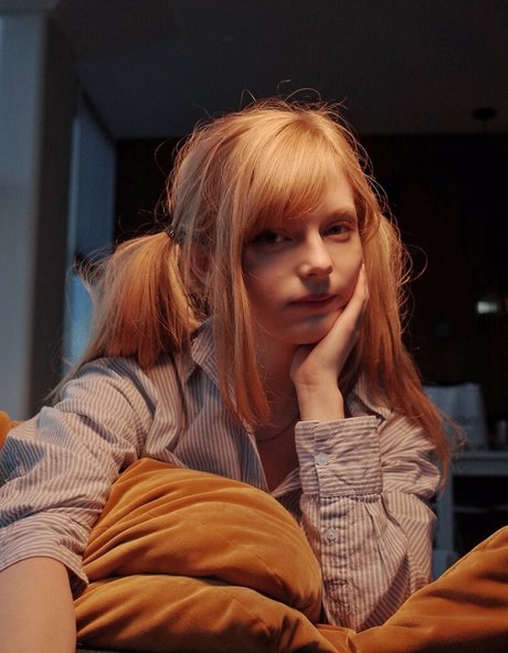 Ella Freya estrella perfecta fotos