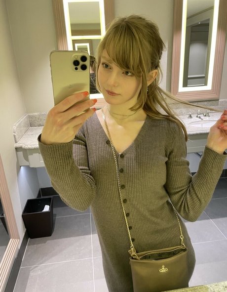Ella Freya actriz de arte galerías