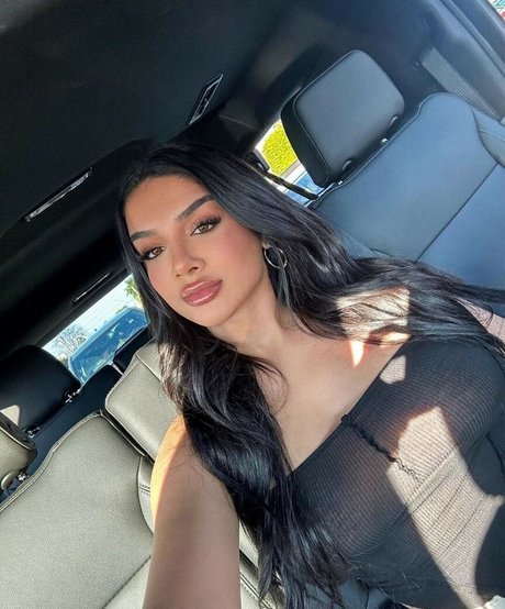 Alishbasheikh modelo adulto fotos