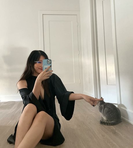 Aikuros nudes actress image