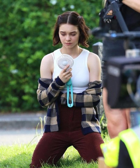 Emma Myers star érotique galerie