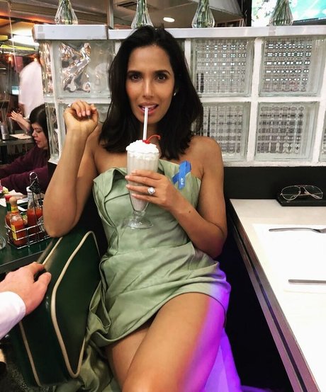 Padma Lakshmi star du porno chaud des photos