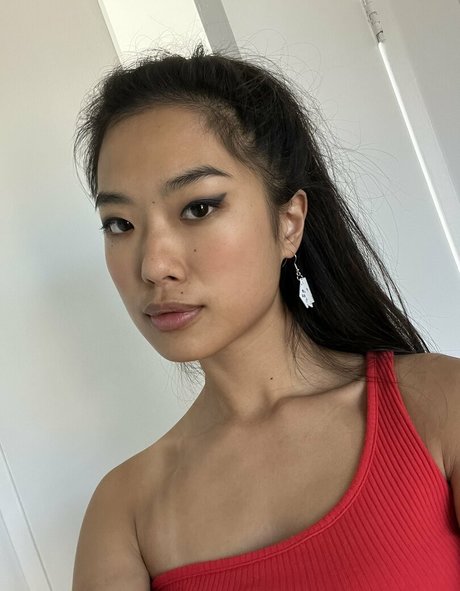 Onlyfans asiáticos de 18 años hd desnudo imagen