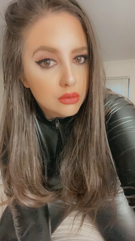 ava hadley star perfect image