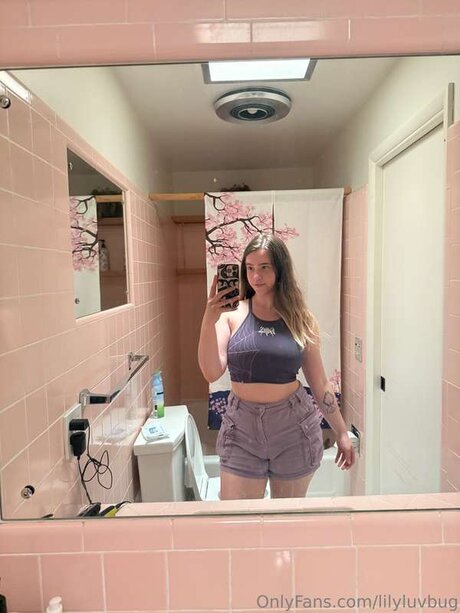 Lilyluvbug xxx star images