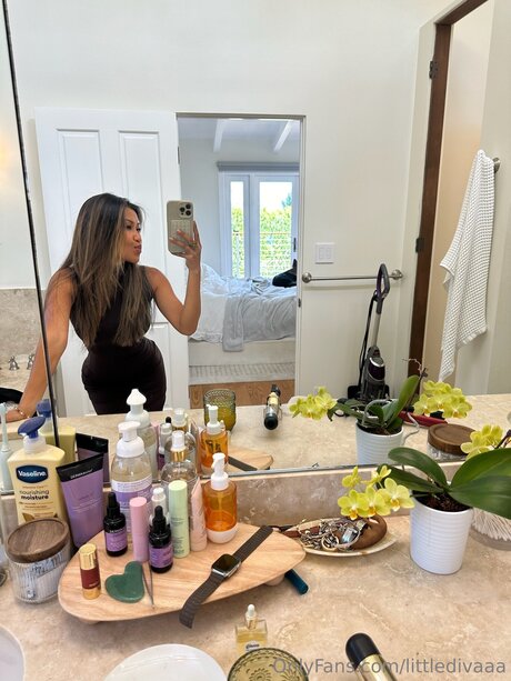 Littledivaaa pornstar top images