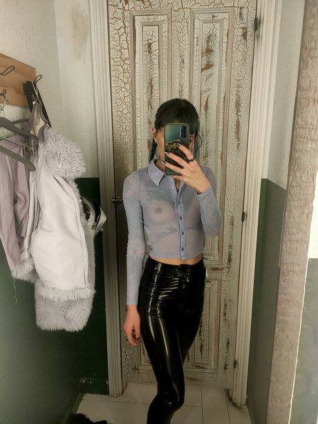 Discordia Suicide model pornographic pics