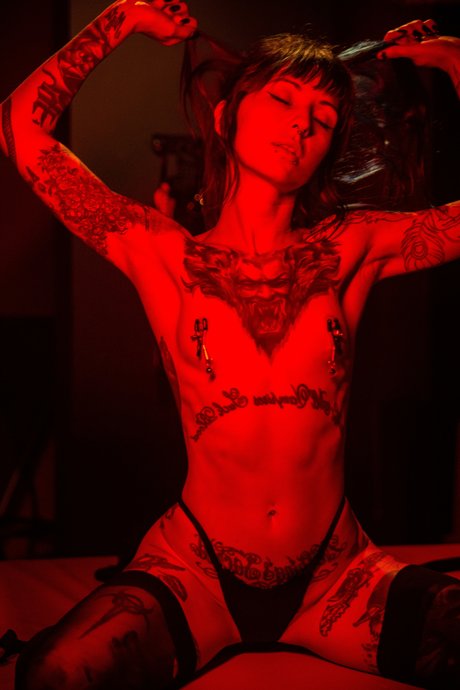 Discordia Suicide star pornographic image