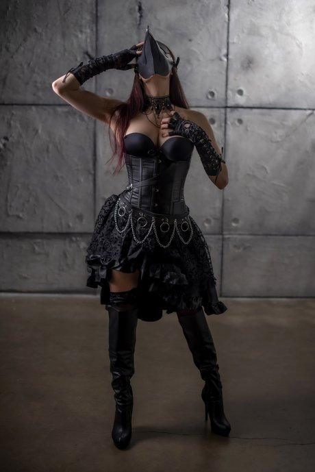 Kara Corvus modèle joli img