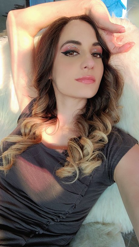 Kara Corvus perfect model pictures