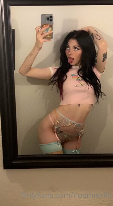 noemiexlili étoile sexy archive