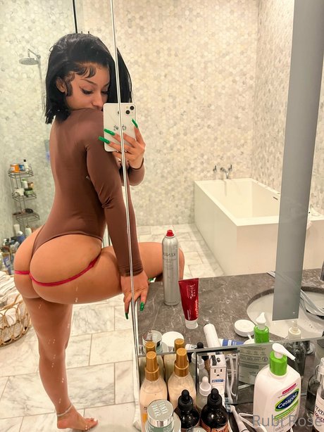 Rubi Rose actriz desnuda imagen