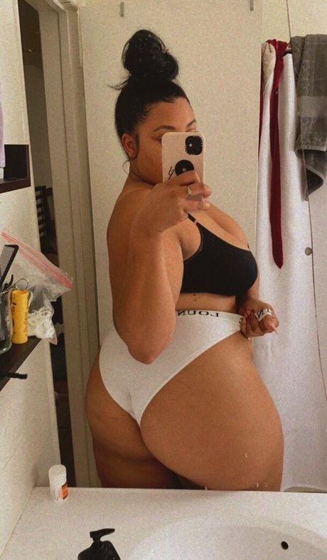 Chantelles Kitchen modelo caliente archivo