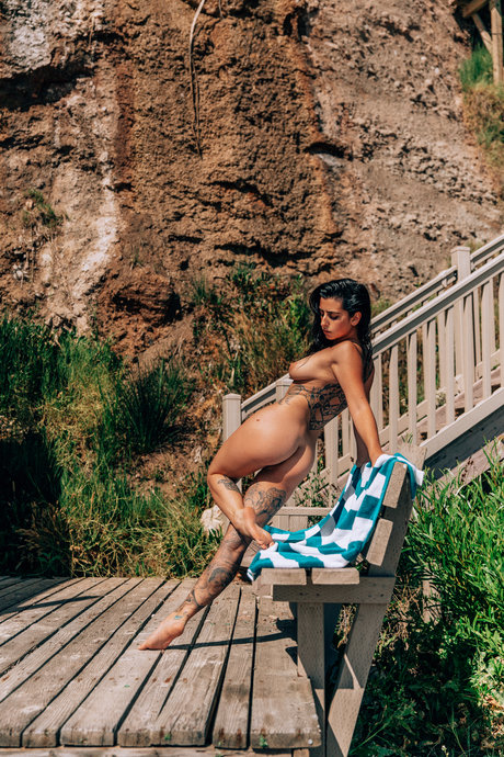 Reed Suicide actrice érotique galerie