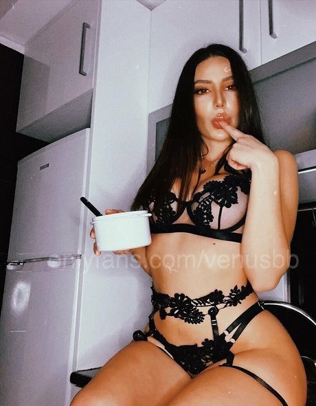 Venusbb modelo xxx imágenes