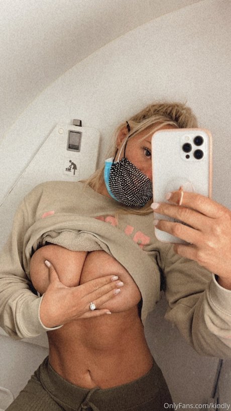 Kindly Myers modèle meilleur des photos