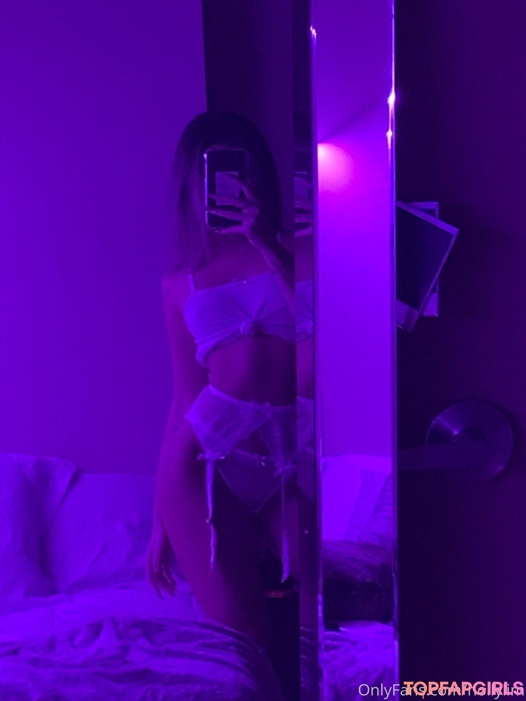 Holly Lim adult model photo