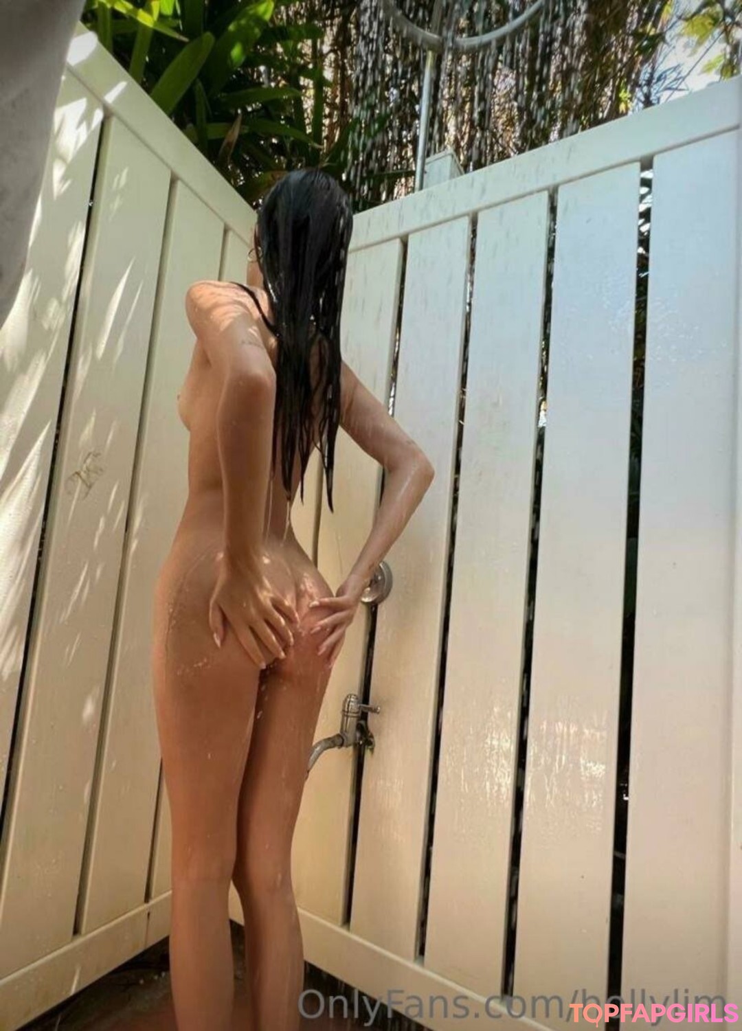 Holly Lim hot star pic