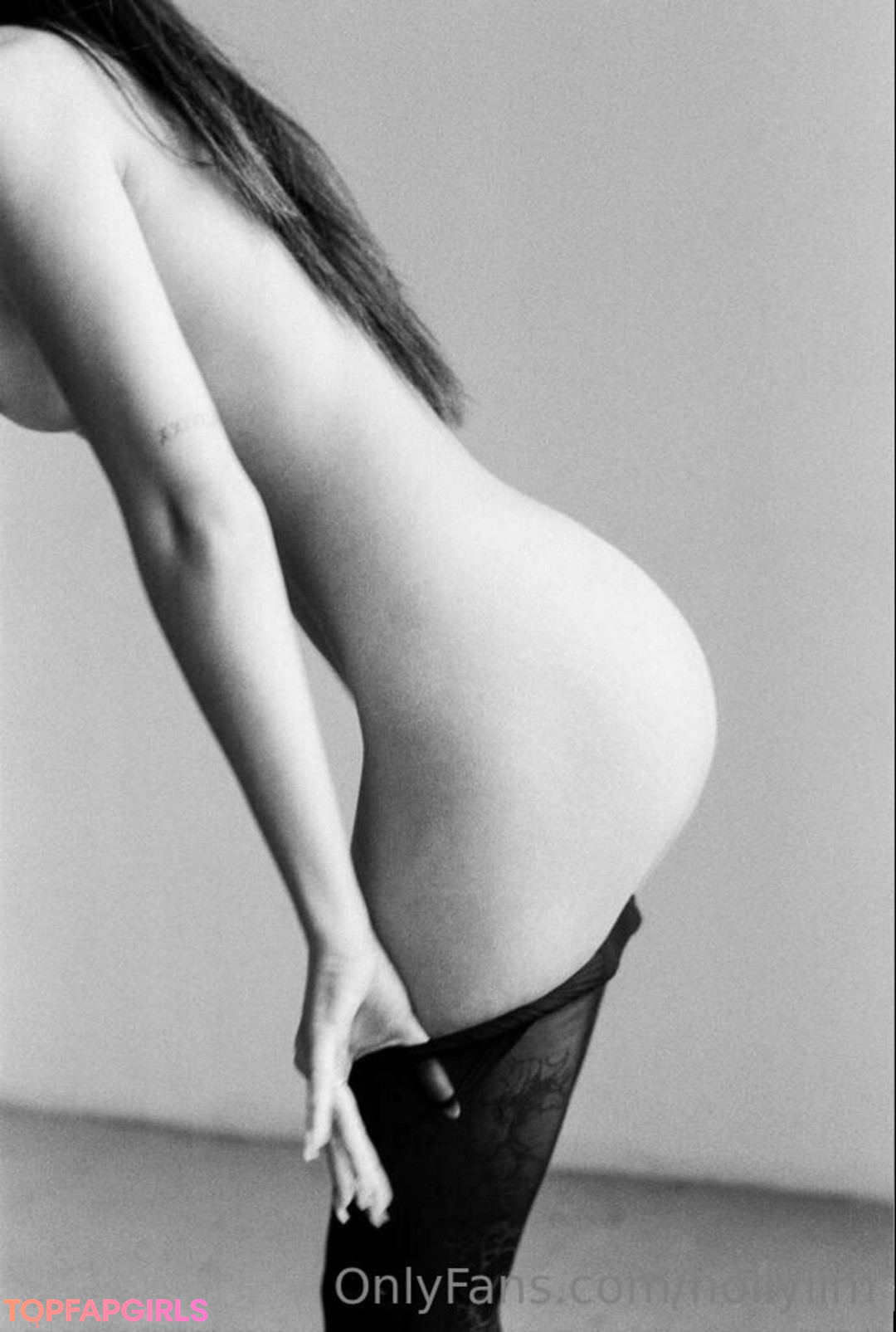 Holly Lim adult model pictures