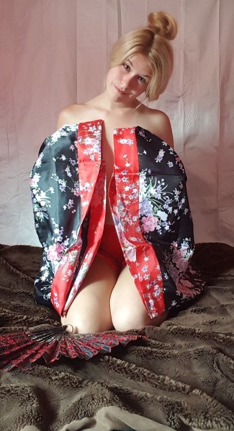 cloverarley model pic