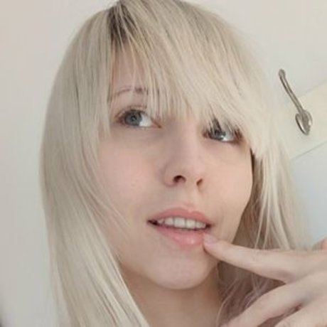 Ladyxzero model naked picture