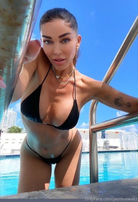 Jasmine Waltz estrella del arte fotos