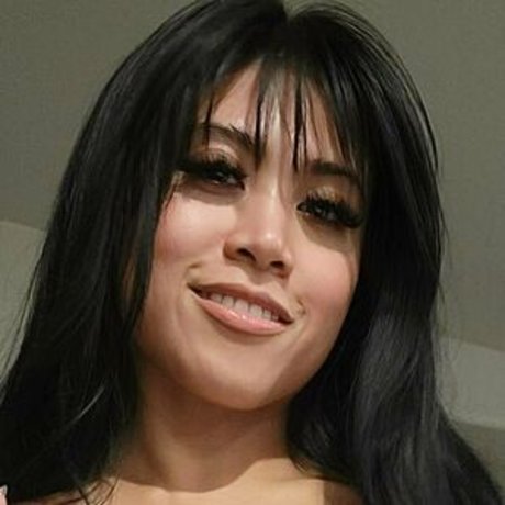 Ember Snow star du porno en haute qualité img