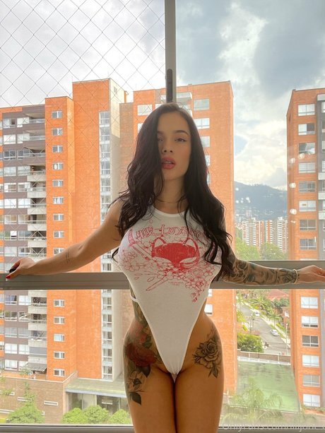 Lili Jones modèle images