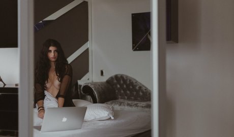 Holly Shit modelo libre archivo