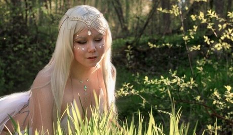 Elune Cosplay modelo desnudo imagen