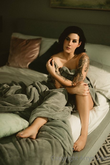 Arryn Zech modelo gratis galerías