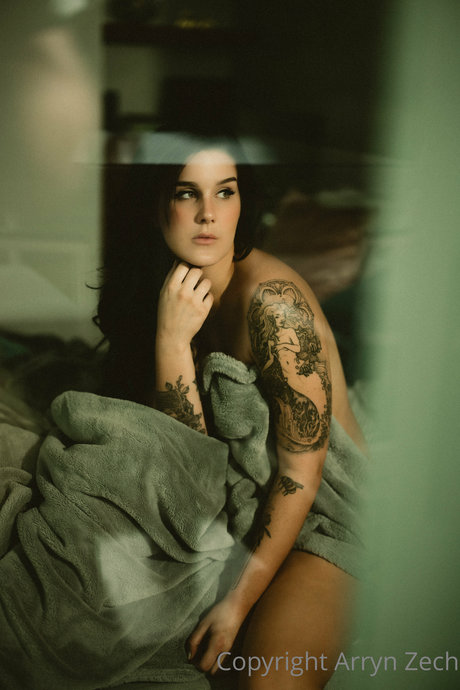 Arryn Zech model art photos
