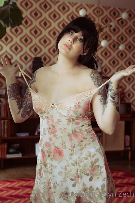 Arryn Zech nude star images