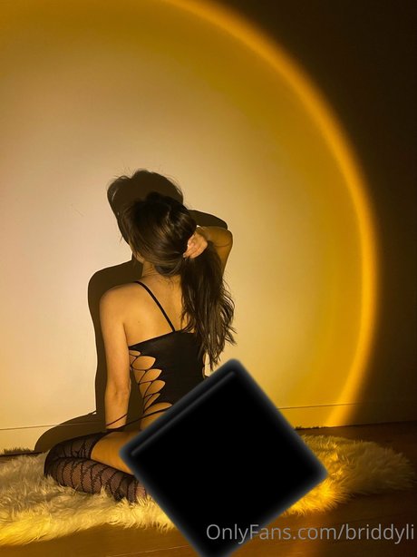 Briddy Li star du porno chaud image