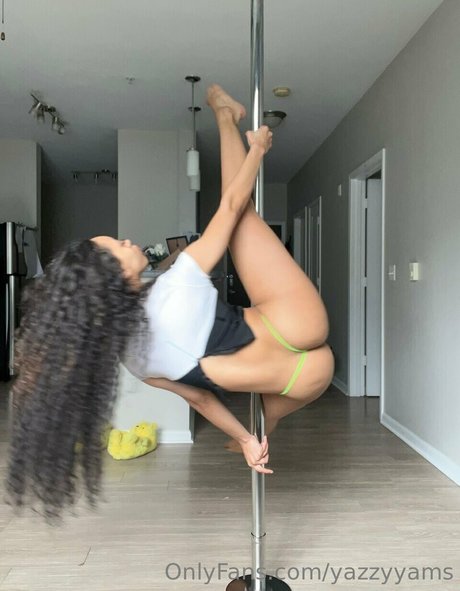 yazzyyams nude star img