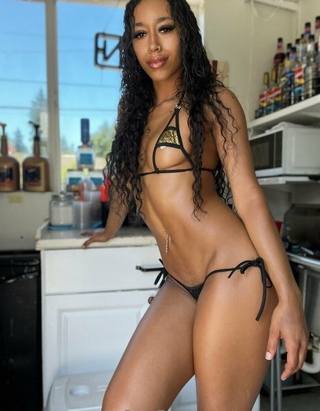 yazzyyams modelo desnuda imágenes