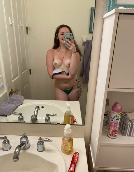 Violet Quinn model porn pic