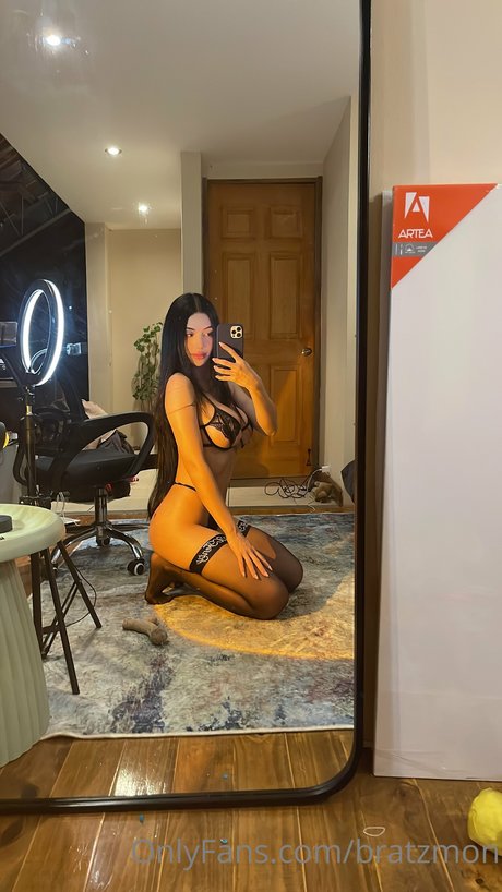 Valentina Olivas estrella desnuda foto