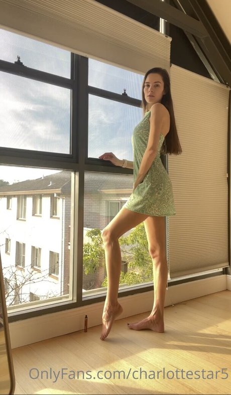 Charlotte Star modelo libre galería