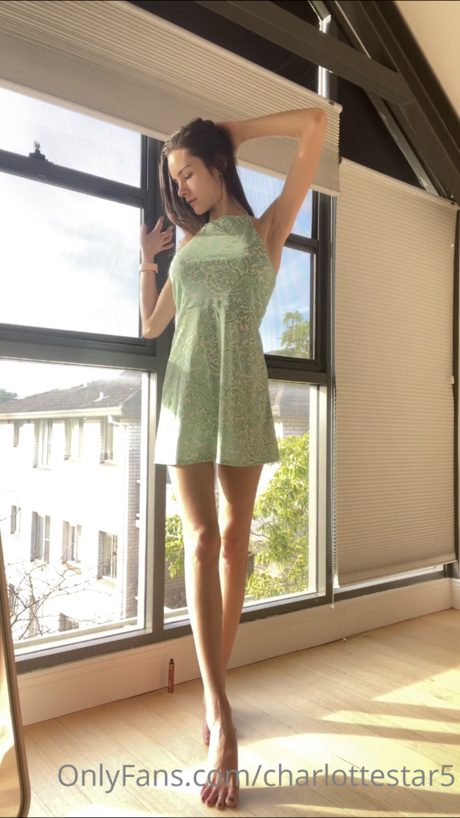 Charlotte Star nus étoiles image