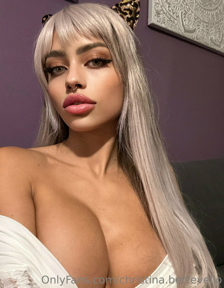 lesbian milf onlyfans art nude pics