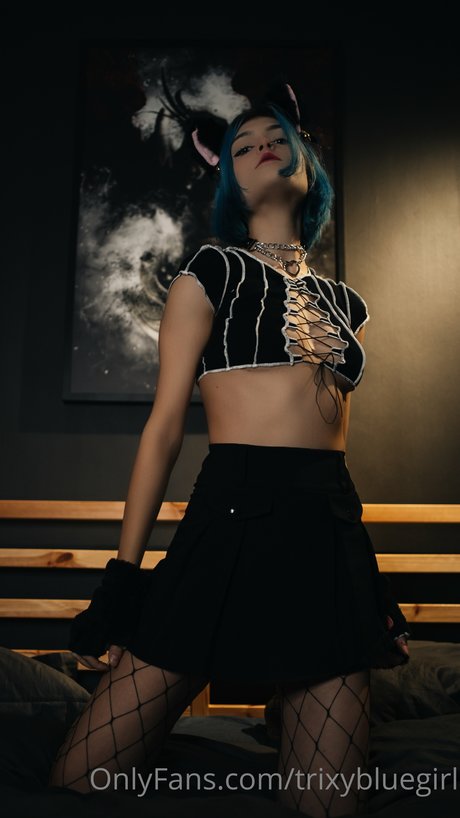 Trixy Blue actrice de nus galerie