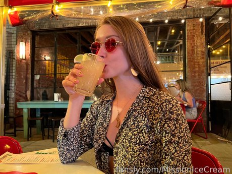 MissionIceCream modelo desnuda imágenes