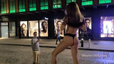 MissionIceCream actrice de nus collection