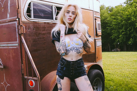 OnlyFans avec chatte poilue de grosse femme art meilleur img