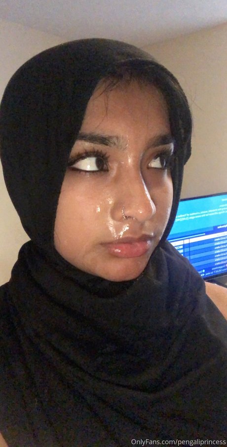 Yasmina Khan mannequin archive