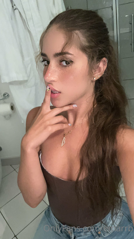 Emarr B nude pornstar photos