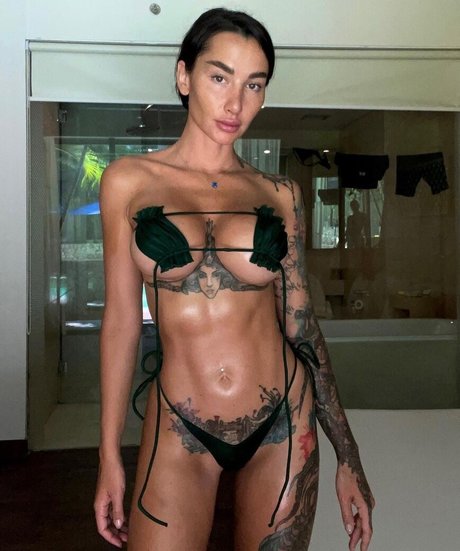 Angelica Anderson actriz desnuda galerías