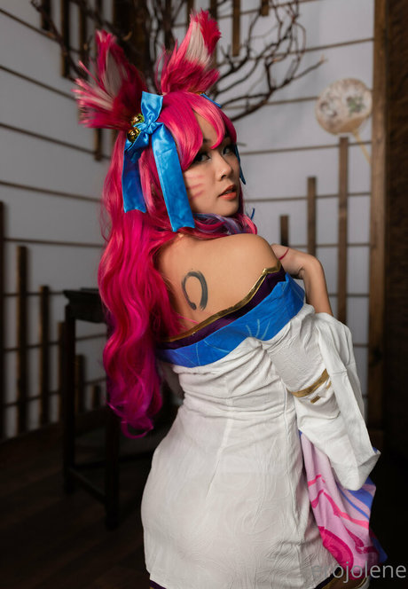 LiquidPyro bonita actriz fotos