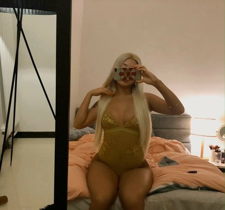 rairainana beau modèle des photos